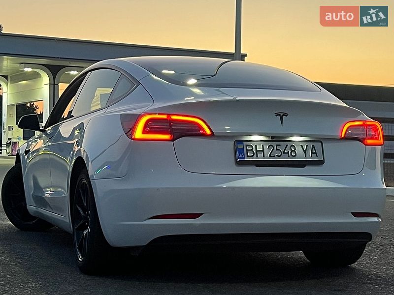 Седан Tesla Model 3 2021 в Черноморске