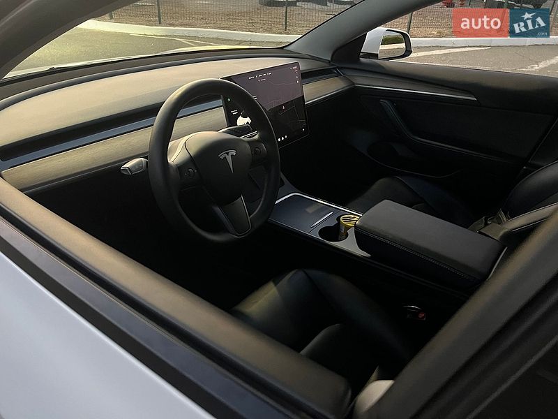 Седан Tesla Model 3 2021 в Черноморске