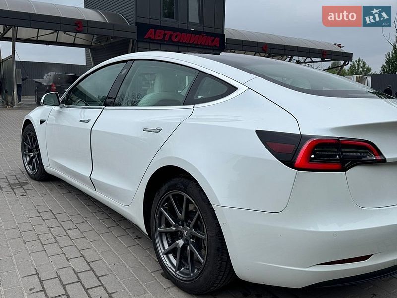 Седан Tesla Model 3 2019 в Тернополі фото 5 Седан Tesla Model 3 2019 в Тернополі
