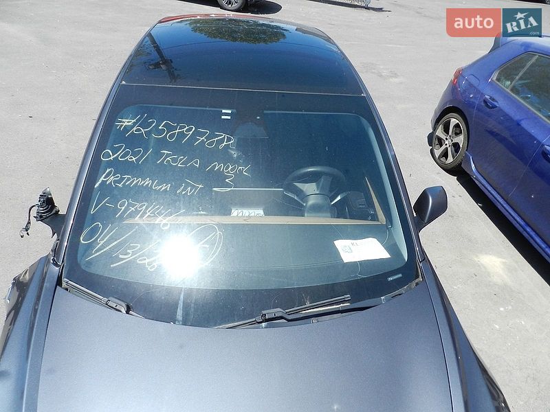 Tesla Model 3, фото из объявления