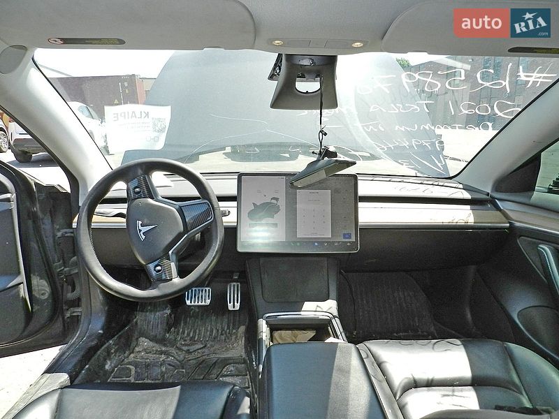 Седан Tesla Model 3 2021 в Івано-Франківську