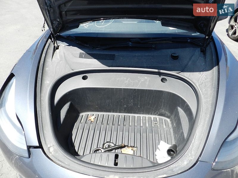 Седан Tesla Model 3 2021 в Івано-Франківську