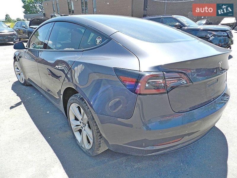 Седан Tesla Model 3 2021 в Івано-Франківську
