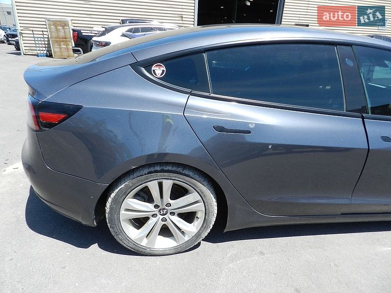 Седан Tesla Model 3 2021 в Івано-Франківську