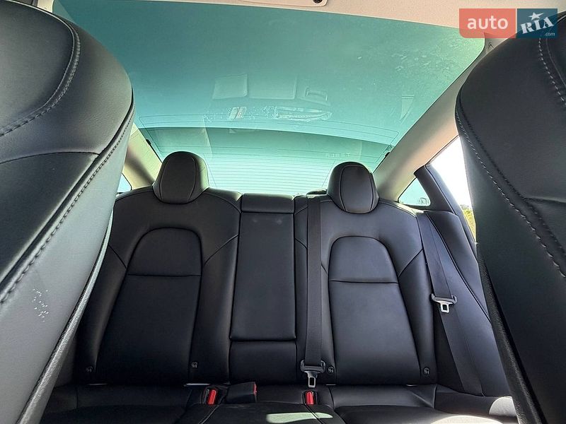 Седан Tesla Model 3 2021 в Луцьку