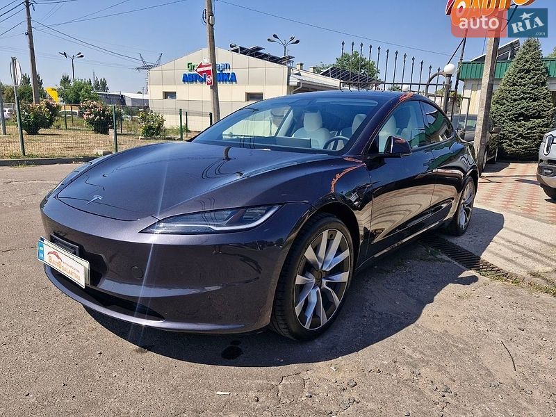 Седан Tesla Model 3 2024 в Миколаєві