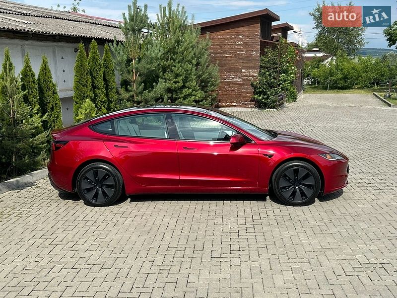 Седан Tesla Model 3 2024 в Золочеві