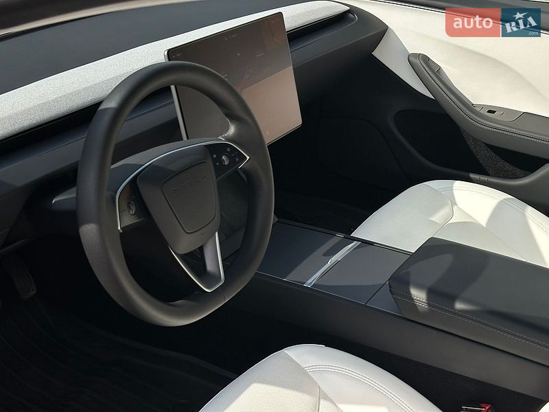 Седан Tesla Model 3 2024 в Золочеві