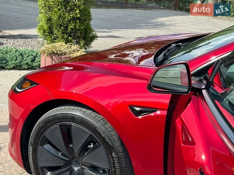 Седан Tesla Model 3 2024 в Золочеві