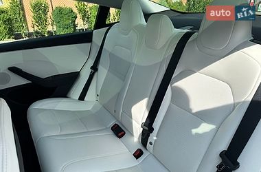 Седан Tesla Model 3 2024 в Золочеві