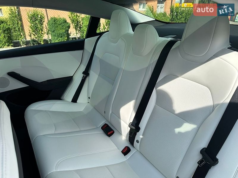Седан Tesla Model 3 2024 в Золочеві