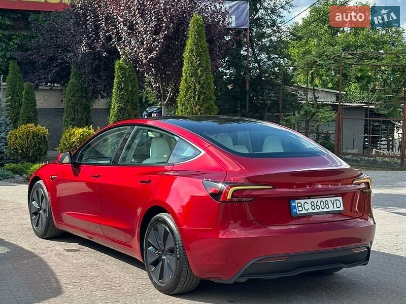 Седан Tesla Model 3 2024 в Золочеві