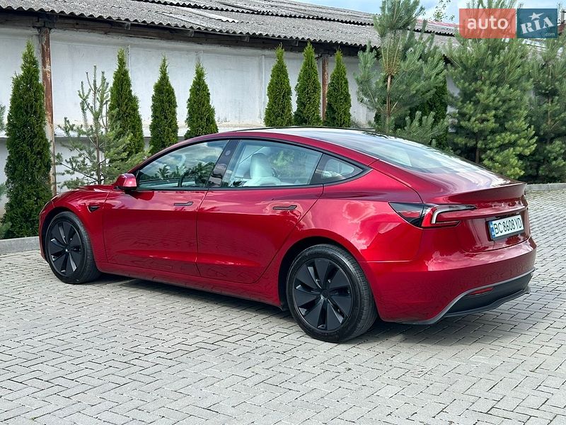 Седан Tesla Model 3 2024 в Золочеві