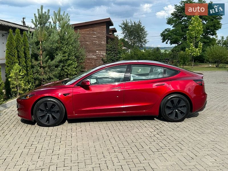 Седан Tesla Model 3 2024 в Золочеві