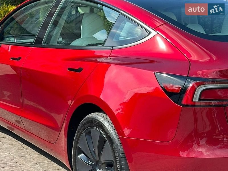Седан Tesla Model 3 2024 в Золочеві