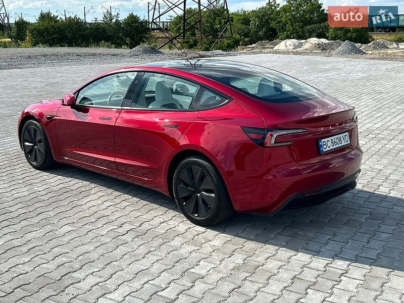 Седан Tesla Model 3 2024 в Золочеві