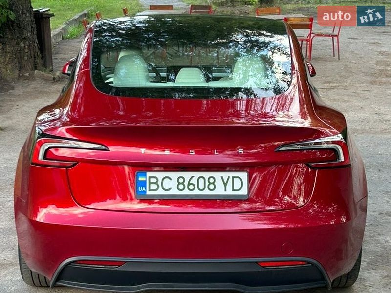 Седан Tesla Model 3 2024 в Золочеві