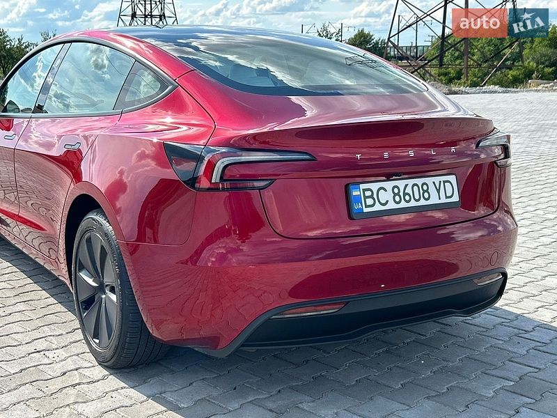 Седан Tesla Model 3 2024 в Золочеві