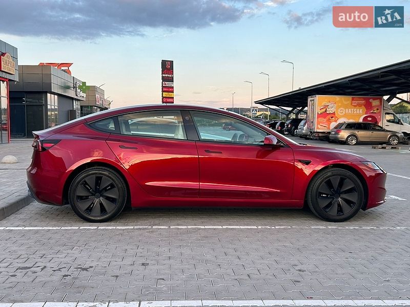 Седан Tesla Model 3 2024 в Золочеві