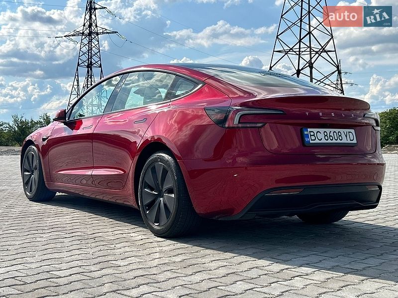 Седан Tesla Model 3 2024 в Золочеві
