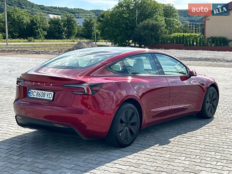 Седан Tesla Model 3 2024 в Золочеві