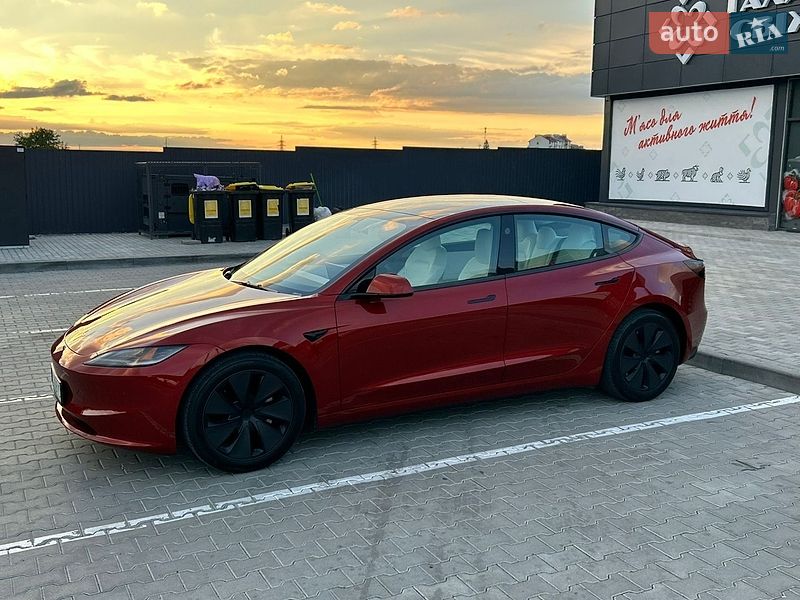 Седан Tesla Model 3 2024 в Золочеві
