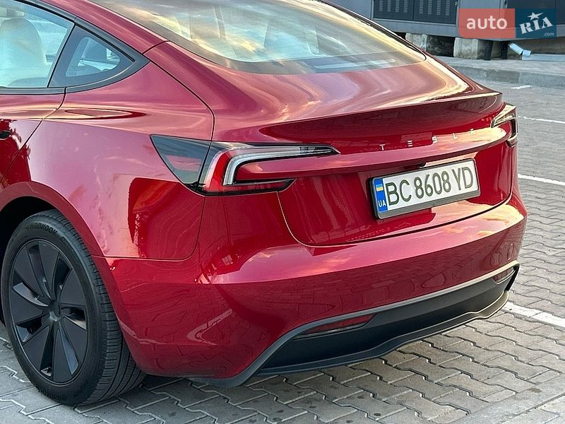 Седан Tesla Model 3 2024 в Золочеві