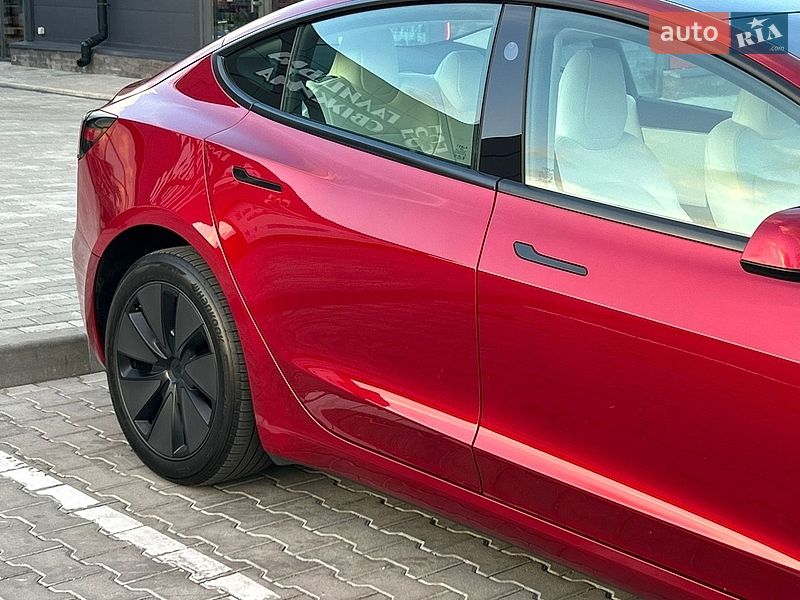 Седан Tesla Model 3 2024 в Золочеві