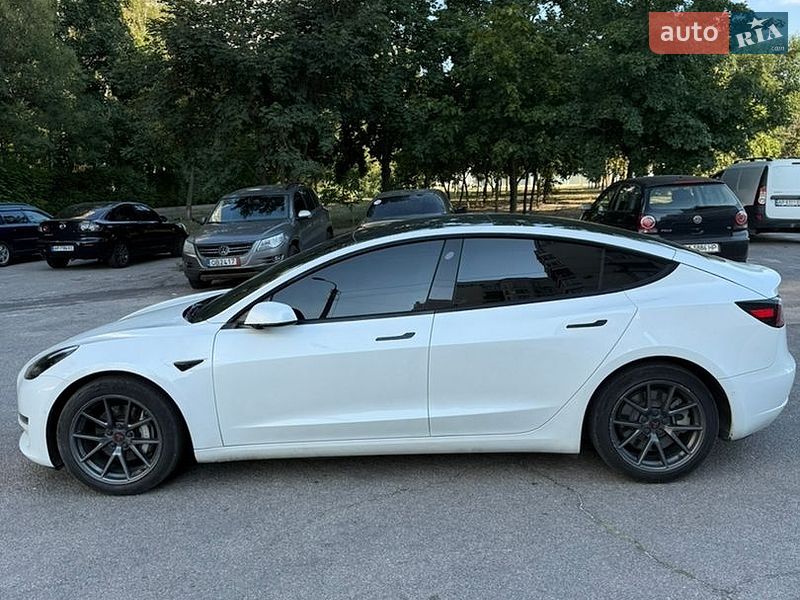 Седан Tesla Model 3 2021 в Дніпрі
