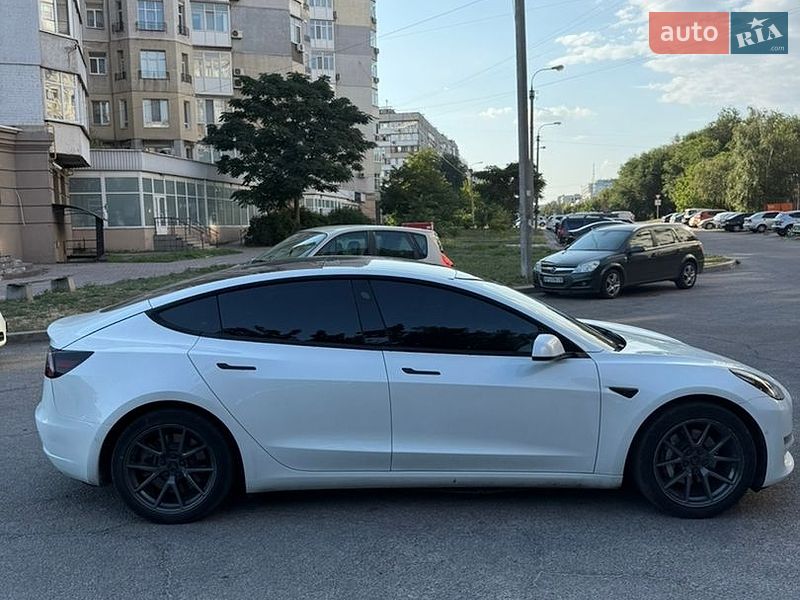 Седан Tesla Model 3 2021 в Дніпрі