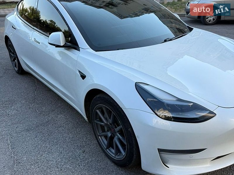 Седан Tesla Model 3 2021 в Дніпрі