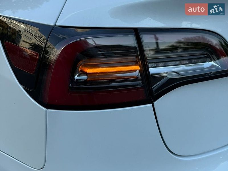 Седан Tesla Model 3 2021 в Дніпрі