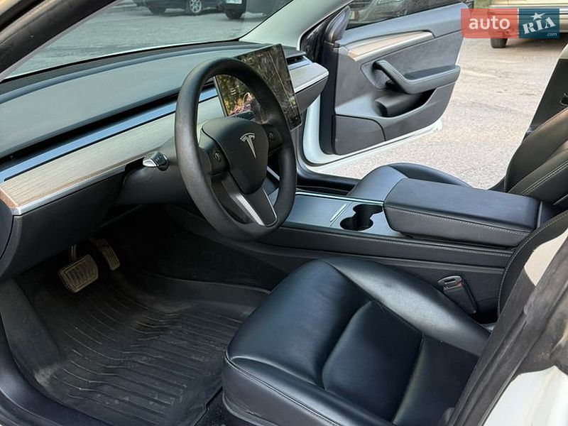 Седан Tesla Model 3 2021 в Дніпрі