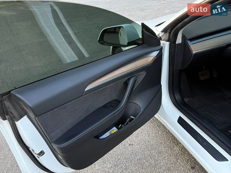 Седан Tesla Model 3 2021 в Дніпрі