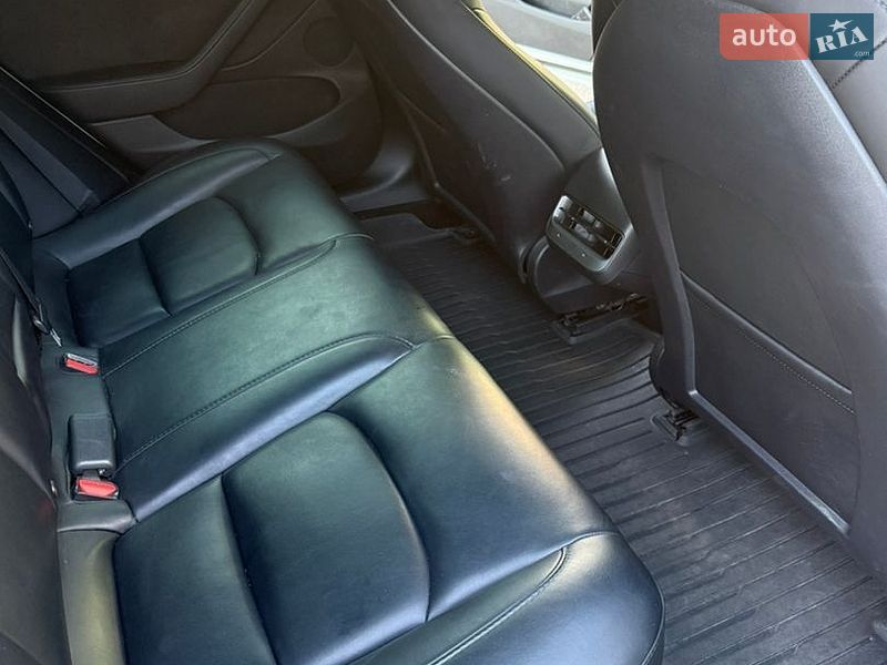 Седан Tesla Model 3 2021 в Дніпрі