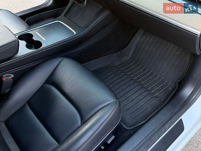 Седан Tesla Model 3 2021 в Дніпрі