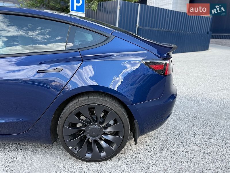 Седан Tesla Model 3 2023 в Киеве
