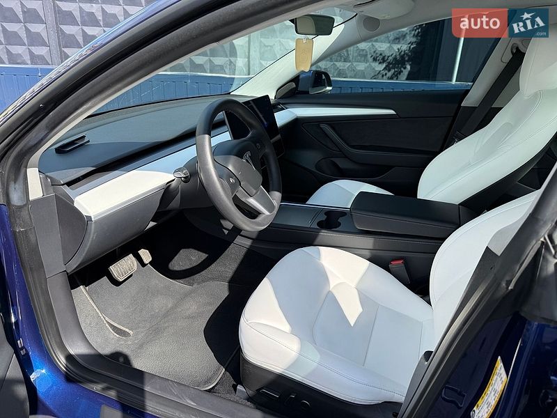 Седан Tesla Model 3 2023 в Киеве