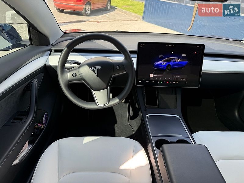 Седан Tesla Model 3 2023 в Киеве