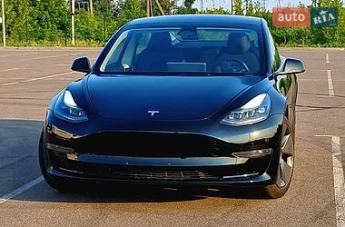 Седан Tesla Model 3 2023 в Рівному