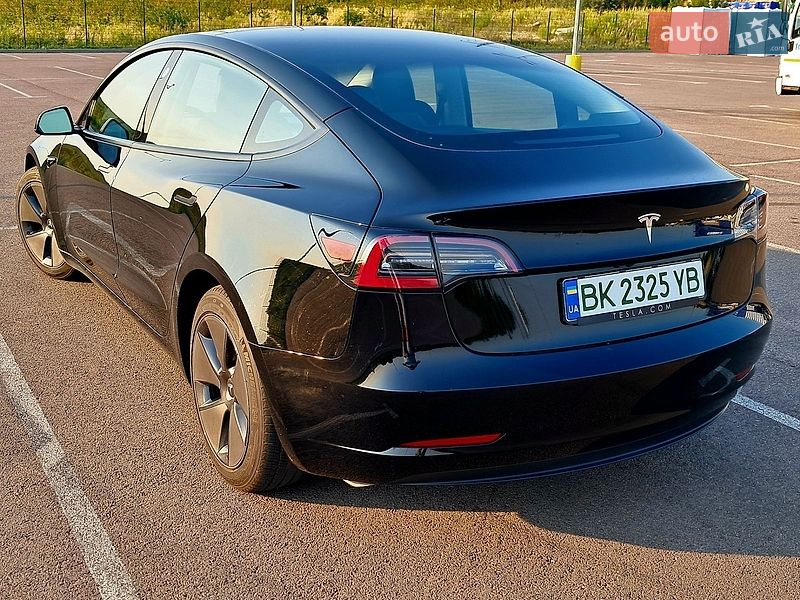 Седан Tesla Model 3 2023 в Рівному