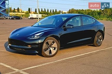 Седан Tesla Model 3 2023 в Рівному