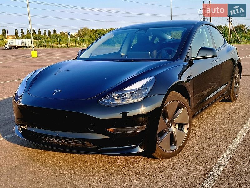 Седан Tesla Model 3 2023 в Рівному
