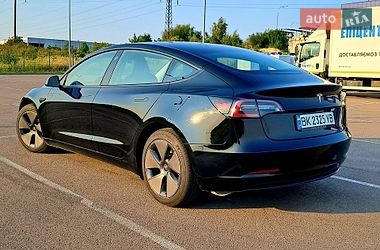 Седан Tesla Model 3 2023 в Рівному