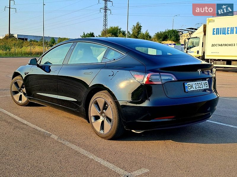 Седан Tesla Model 3 2023 в Рівному