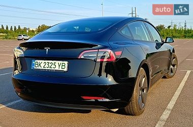 Седан Tesla Model 3 2023 в Рівному
