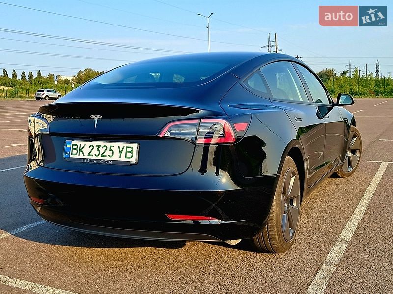 Седан Tesla Model 3 2023 в Рівному