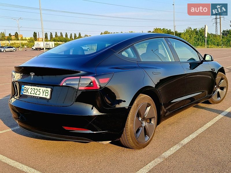 Седан Tesla Model 3 2023 в Рівному