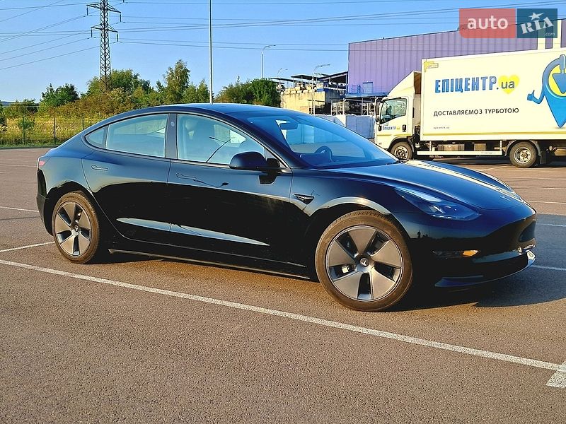 Седан Tesla Model 3 2023 в Рівному