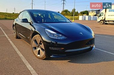 Седан Tesla Model 3 2023 в Рівному